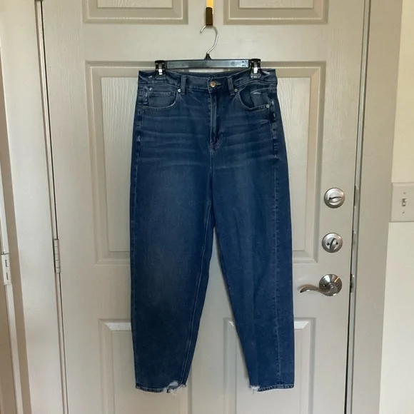👖American Eagle Outfitters High Rise Relaxed Mom Jeans👖 - Picture 3 of 6